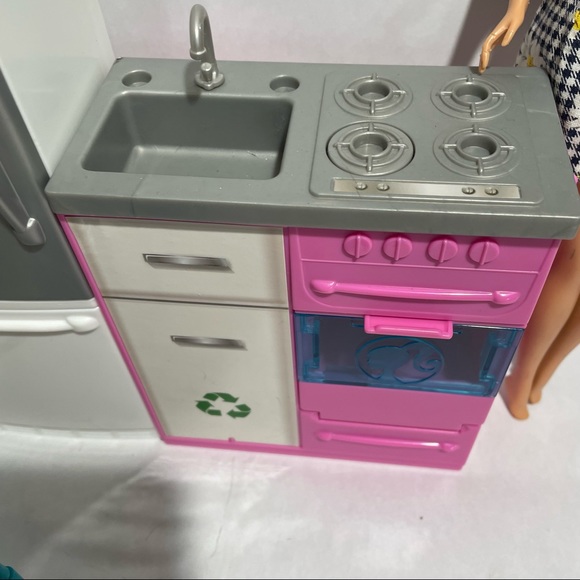 Barbie kitchen set Refrigerator & stove sounds table & chairs - Picture 4 of 6
